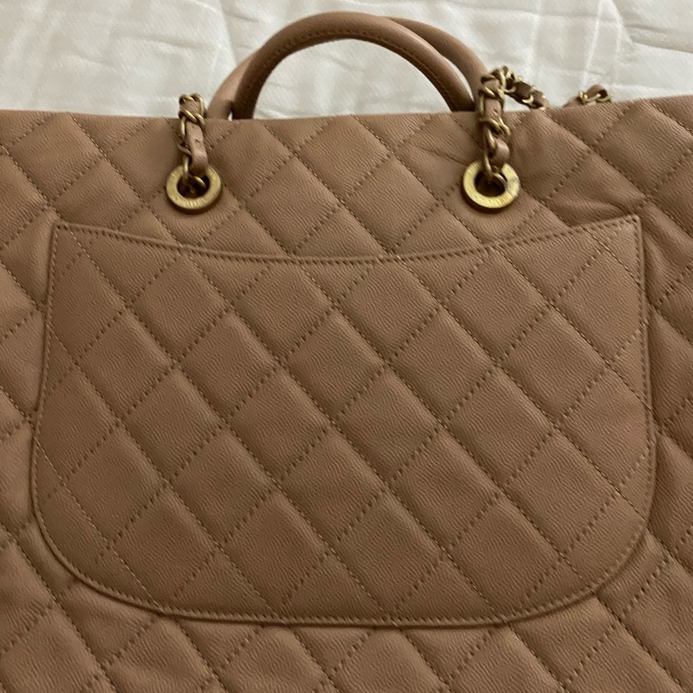 Chanel tote - Picture 3 of 10